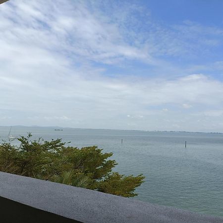 Straits Quay Marina Suites Penang By Aurorahomes Bagan Jermal Ngoại thất bức ảnh