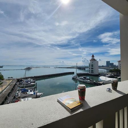Straits Quay Marina Suites Penang By Aurorahomes Bagan Jermal Ngoại thất bức ảnh
