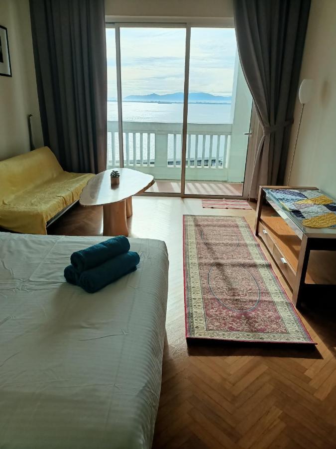 Straits Quay Marina Suites Penang By Aurorahomes Bagan Jermal Ngoại thất bức ảnh