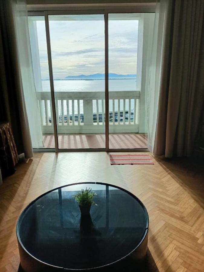 Straits Quay Marina Suites Penang By Aurorahomes Bagan Jermal Ngoại thất bức ảnh