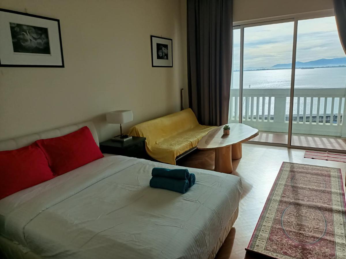 Straits Quay Marina Suites Penang By Aurorahomes Bagan Jermal Ngoại thất bức ảnh